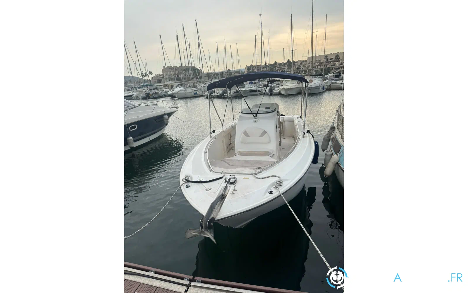 slider 0 Boston Whaler 240 Outrage