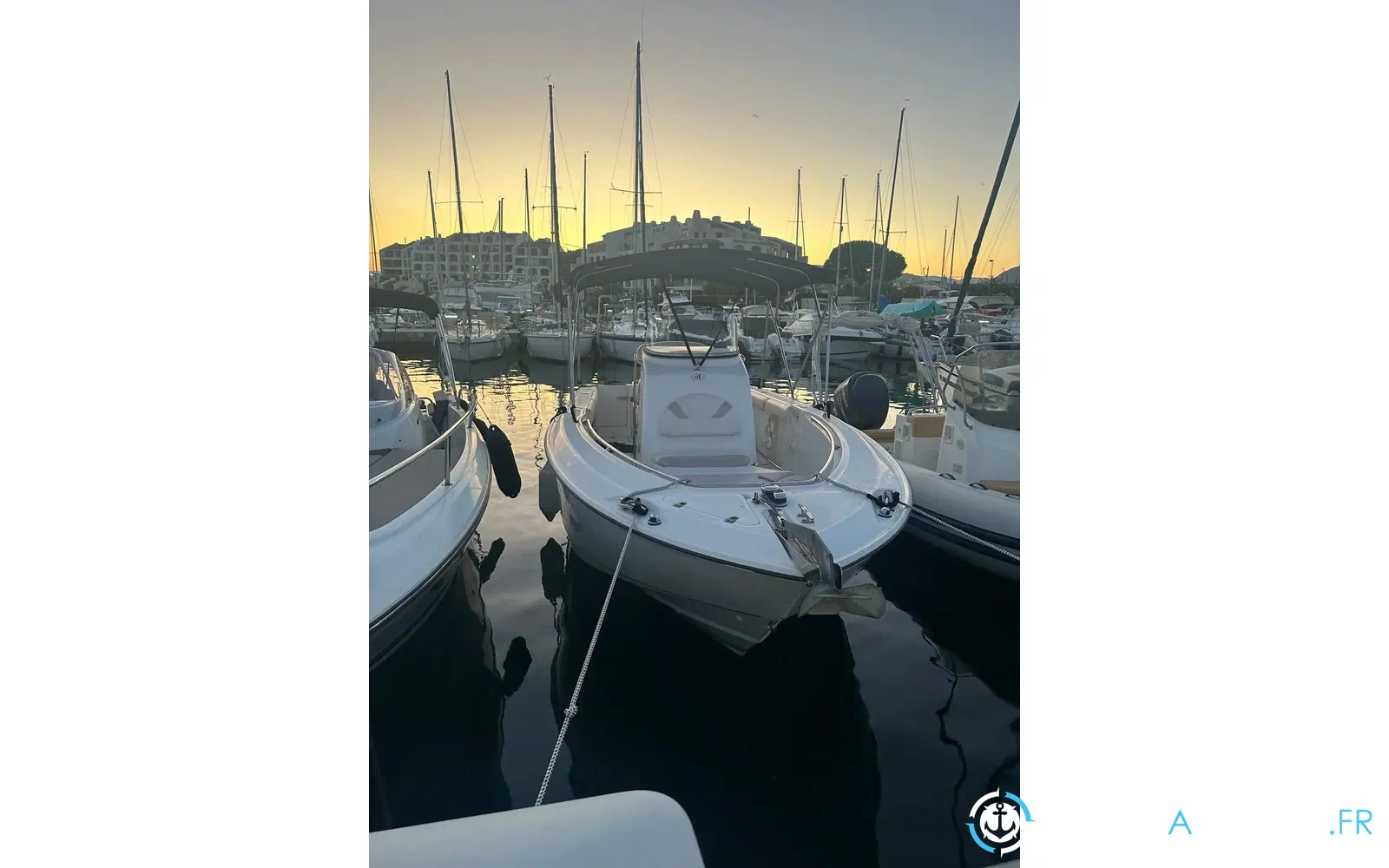 slider 2 Boston Whaler 240 Outrage