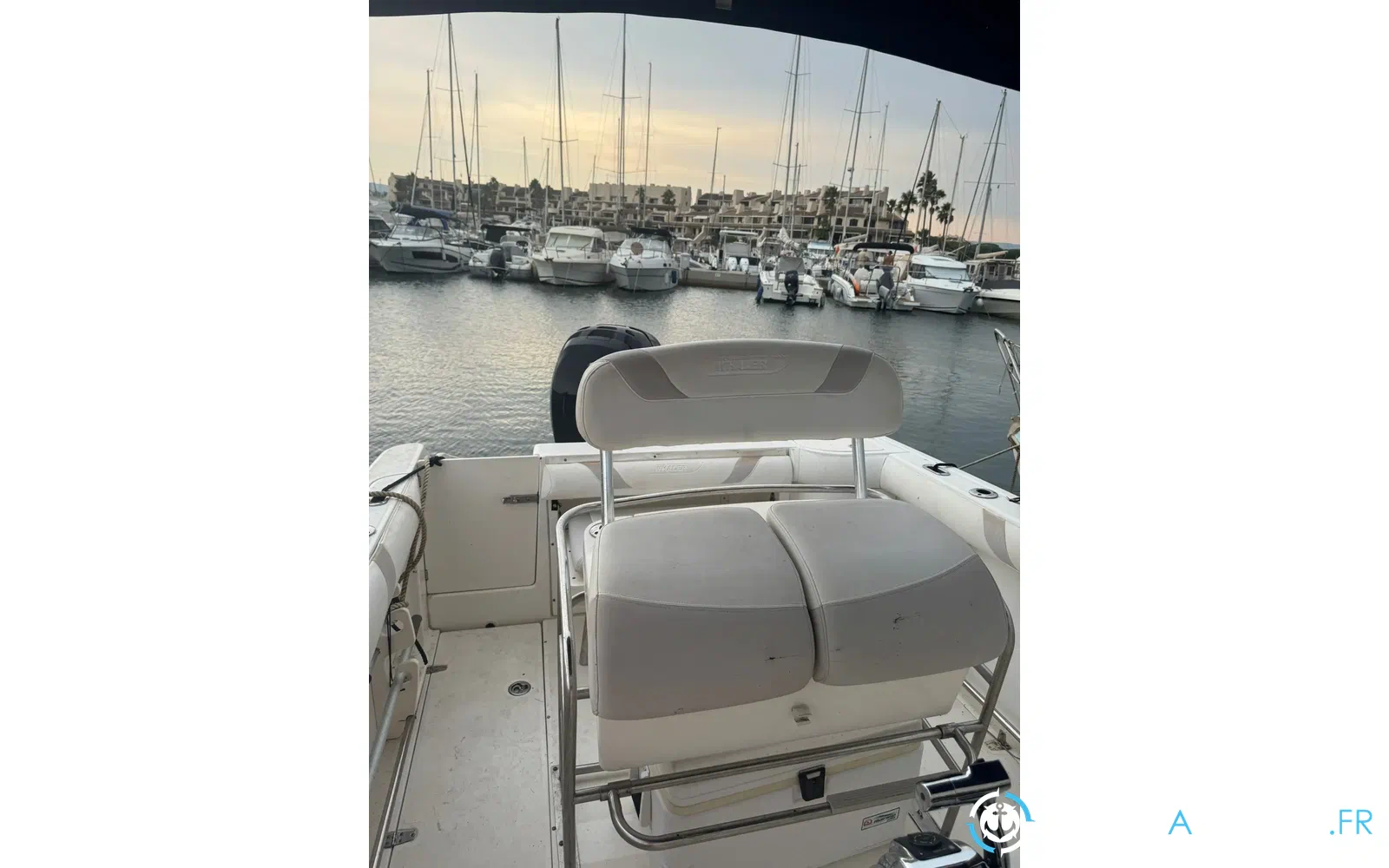 slider 4 Boston Whaler 240 Outrage