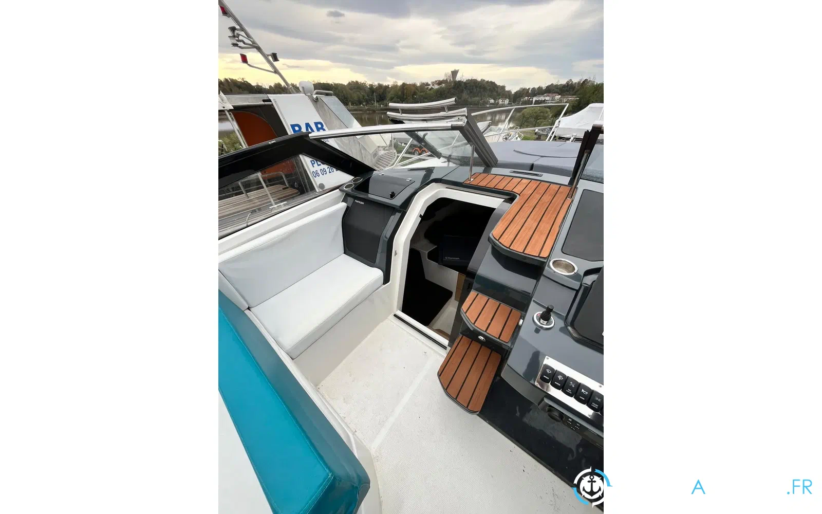slider 9 Parker 800 Cruiser