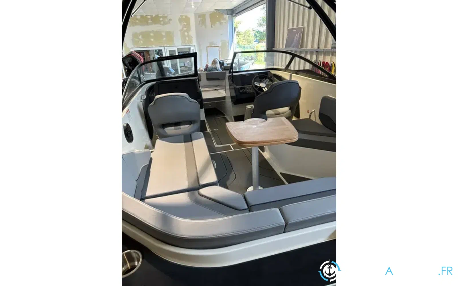 slider 9 Bayliner V20