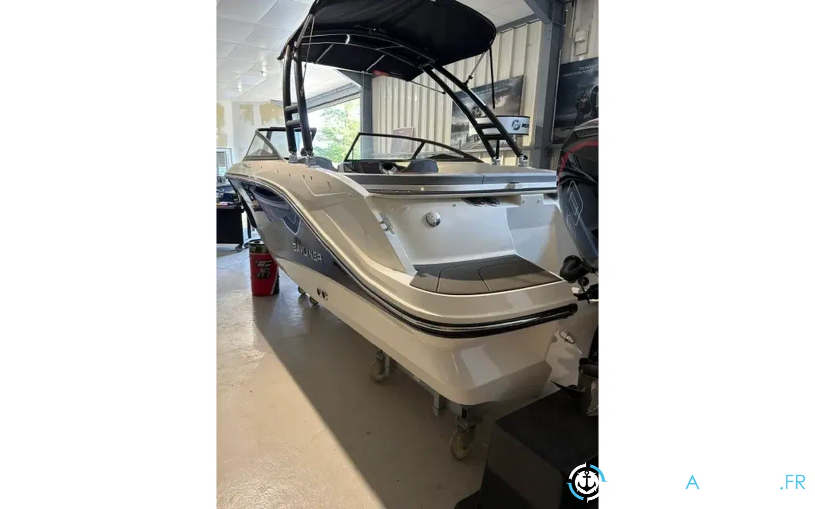 slider 8 Bayliner V20