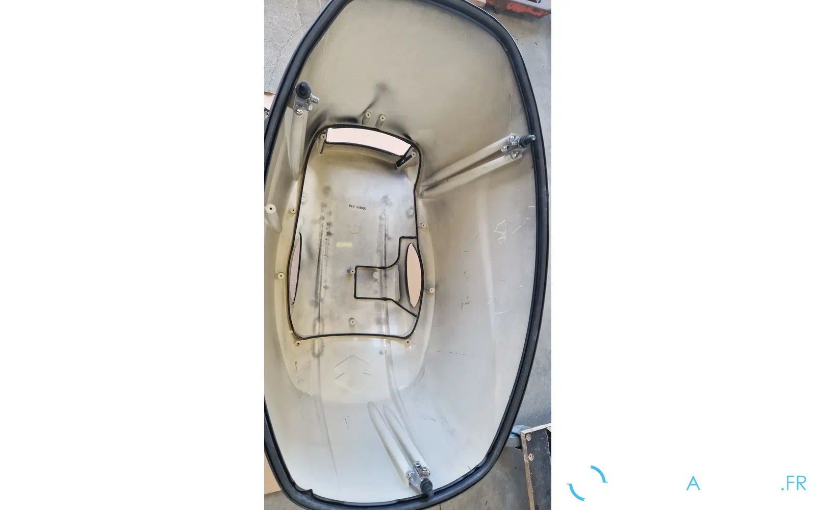 slider 2 Capot moteur SUZUKI DF200A