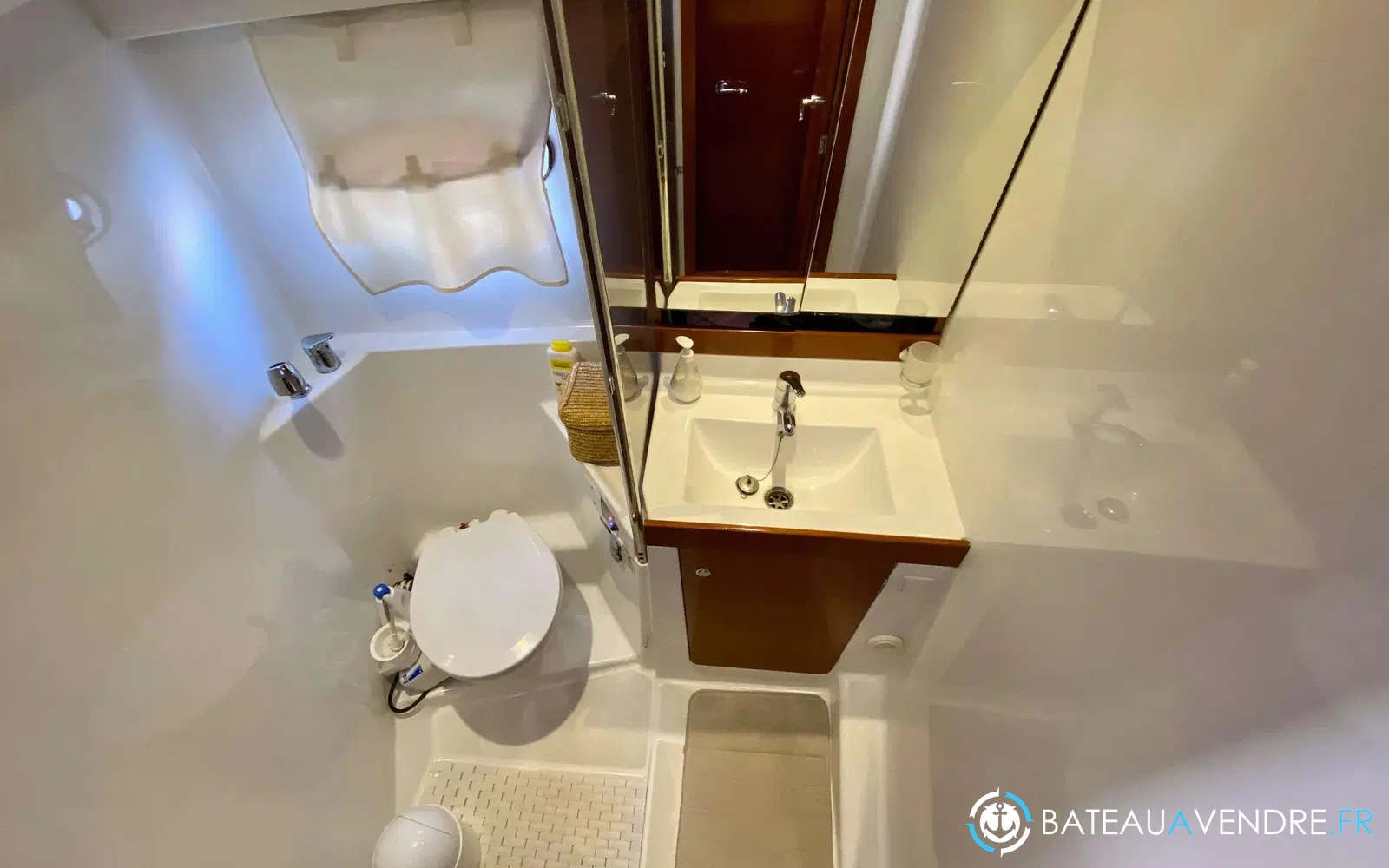 slider 12 Beneteau Antares 36