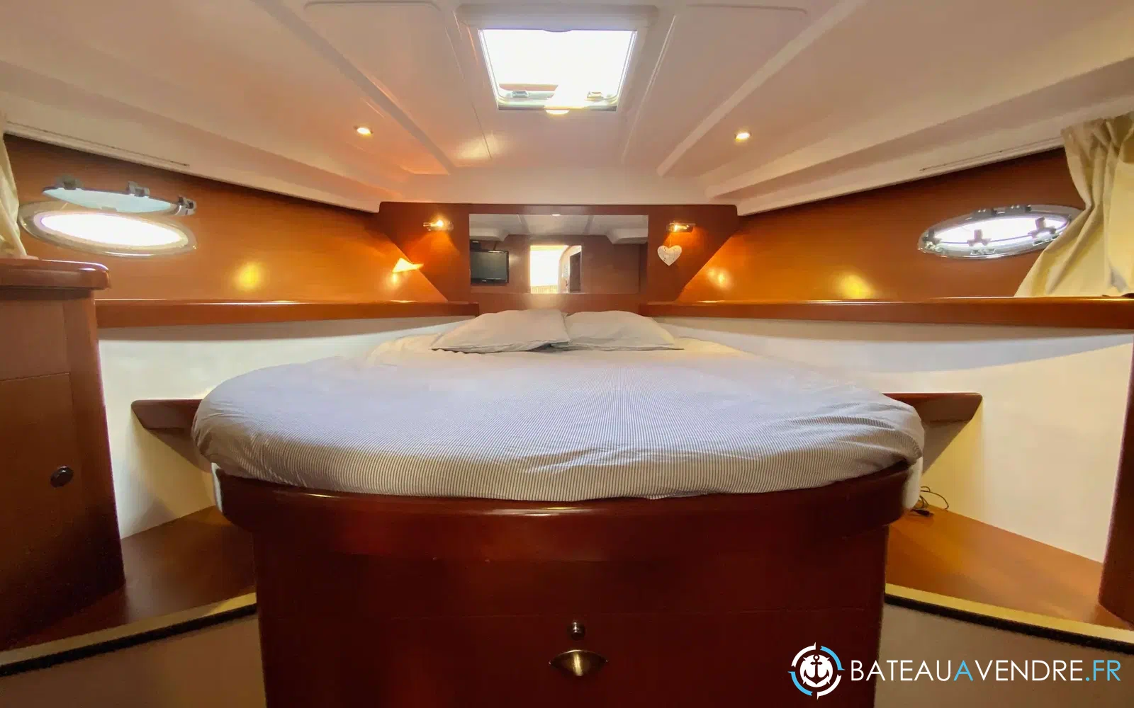 slider 15 Beneteau Antares 36