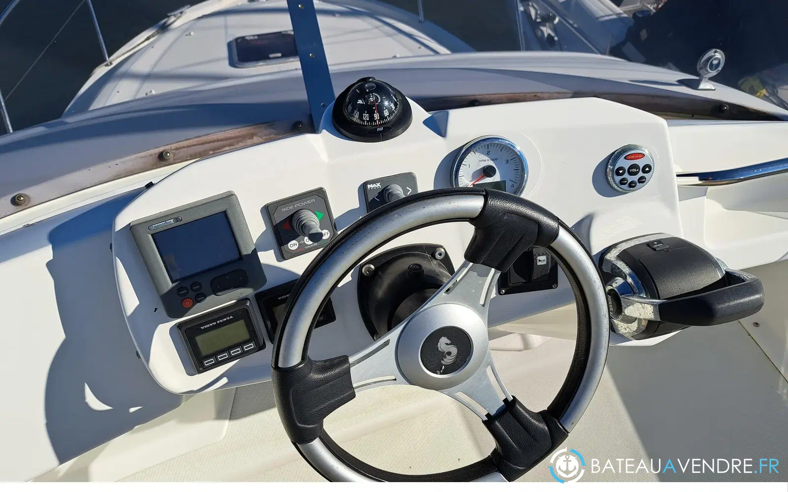 slider 4 Beneteau Antares 30 Fly