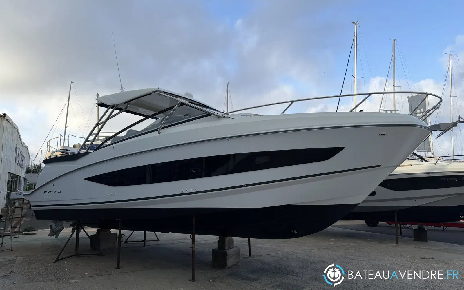 slider 0 Beneteau Flyer 10