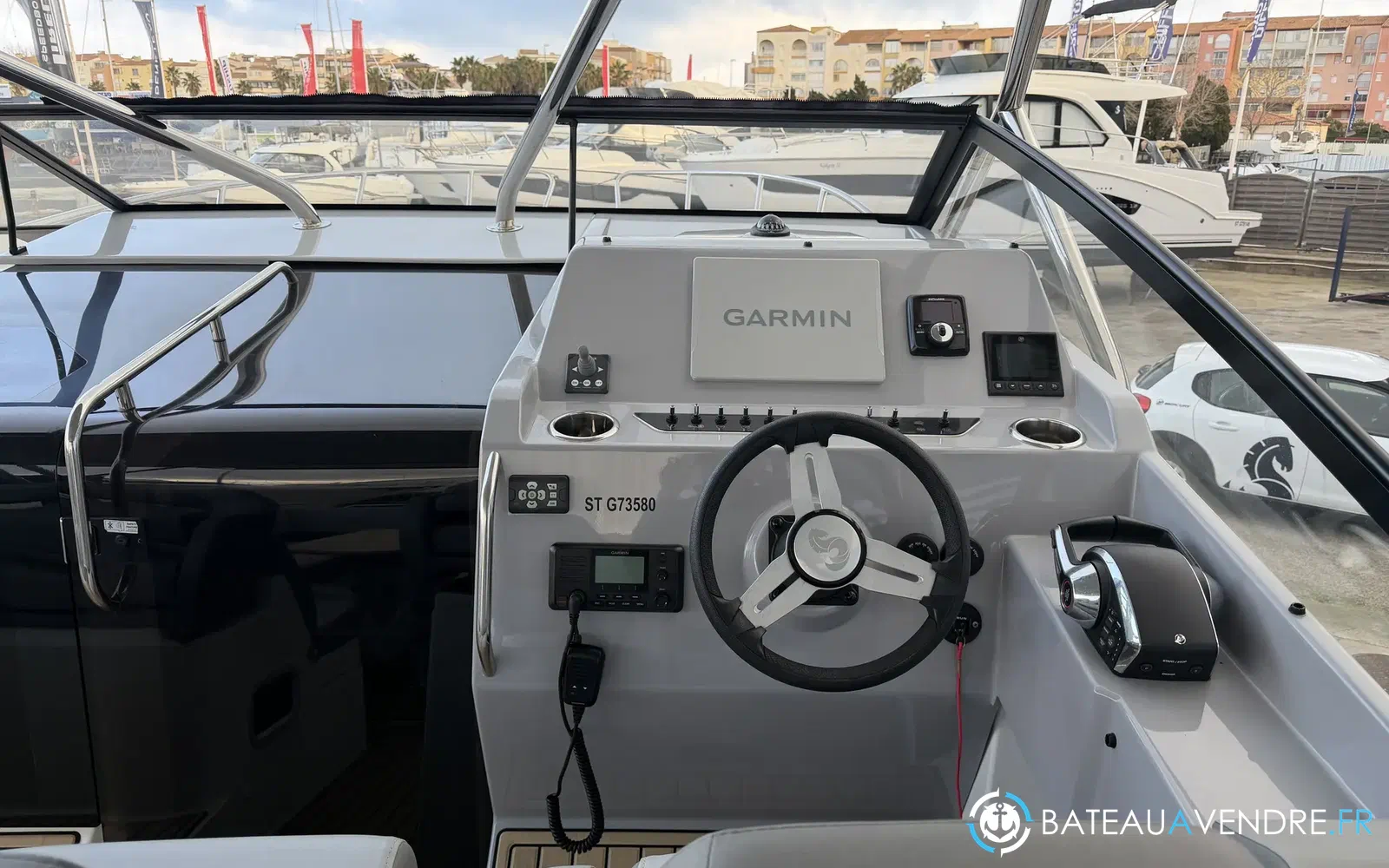 slider 9 Beneteau Flyer 10