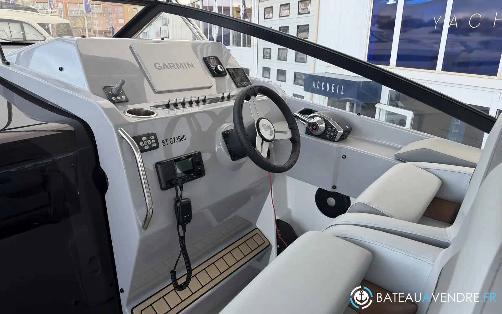 slider 8 Beneteau Flyer 10