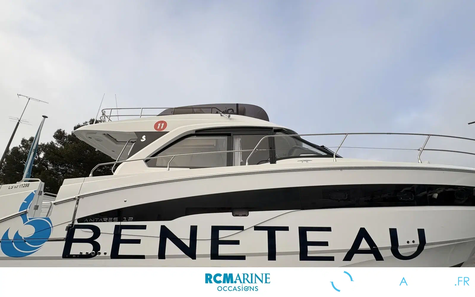 slider 1 Beneteau Antares 12