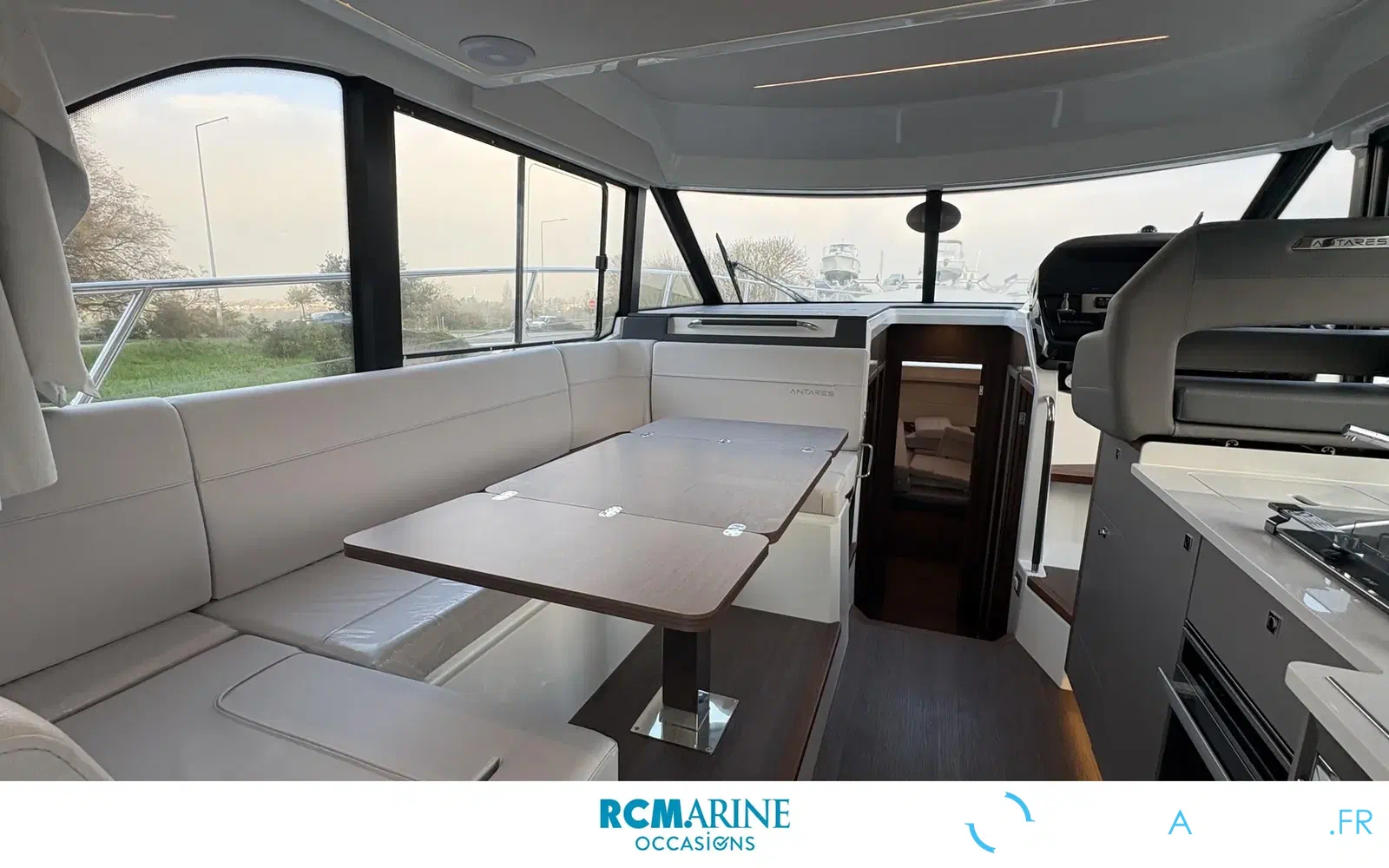 slider 7 Beneteau Antares 12