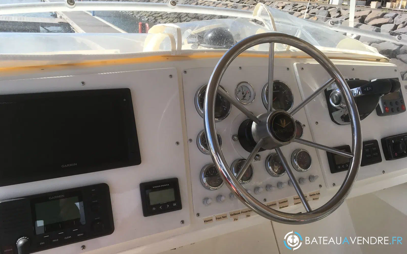 slider 3 Bertram 28 Flybridge