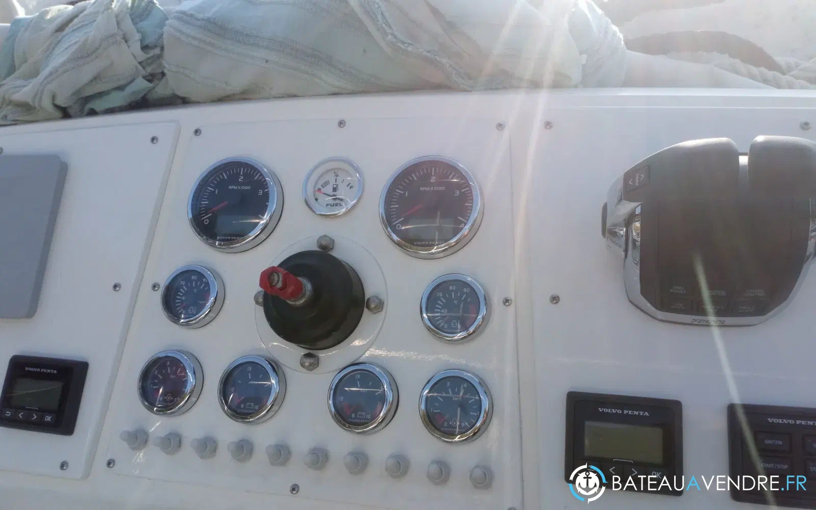 slider 7 Bertram 28 Flybridge