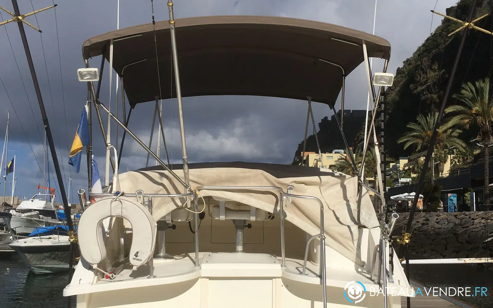 slider 2 Bertram 28 Flybridge