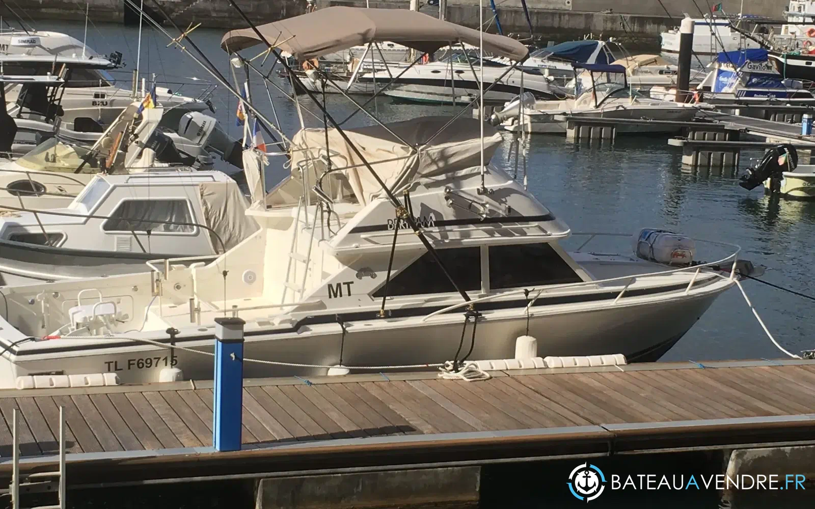 slider 1 Bertram 28 Flybridge