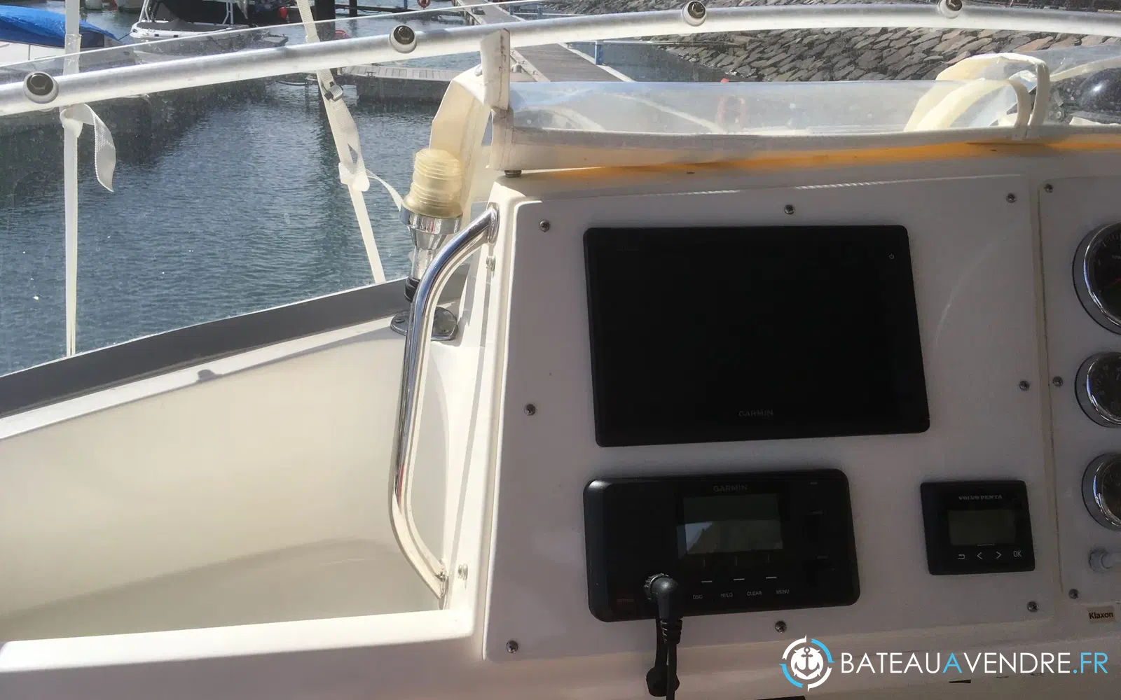 slider 5 Bertram 28 Flybridge
