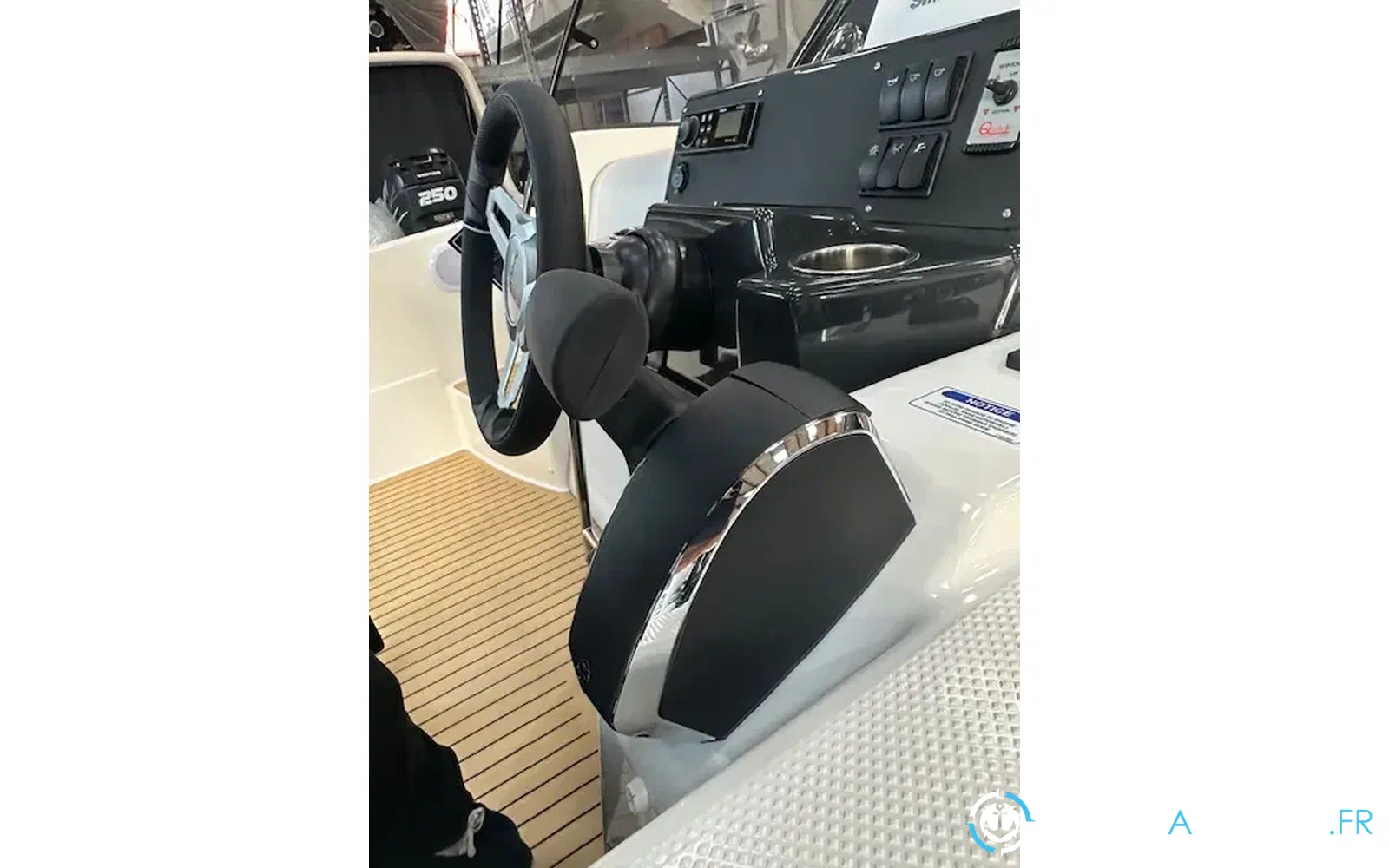 slider 8 Quicksilver Activ 755 Sundeck