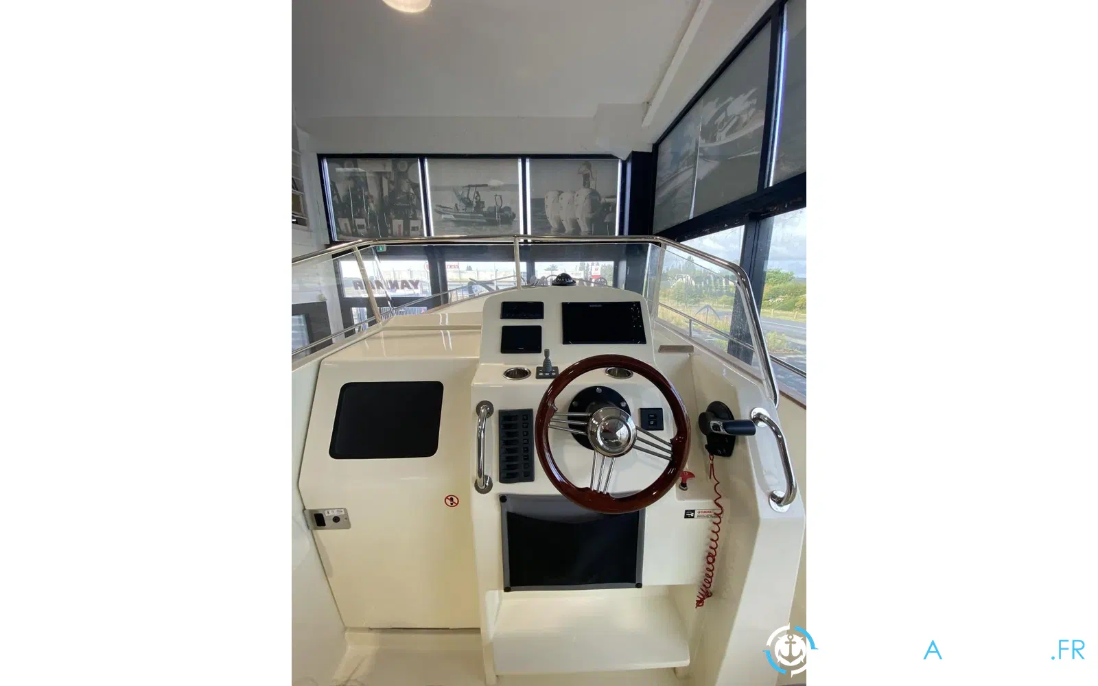 slider 1 Rhea 27 Open