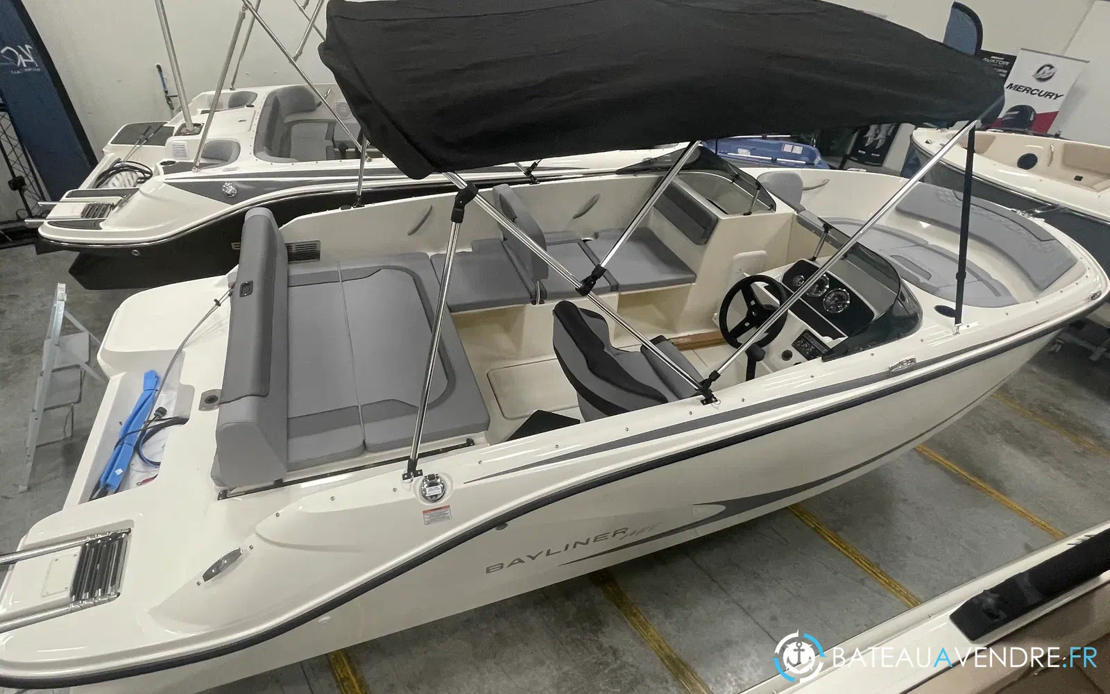 slider 1 Bayliner M19