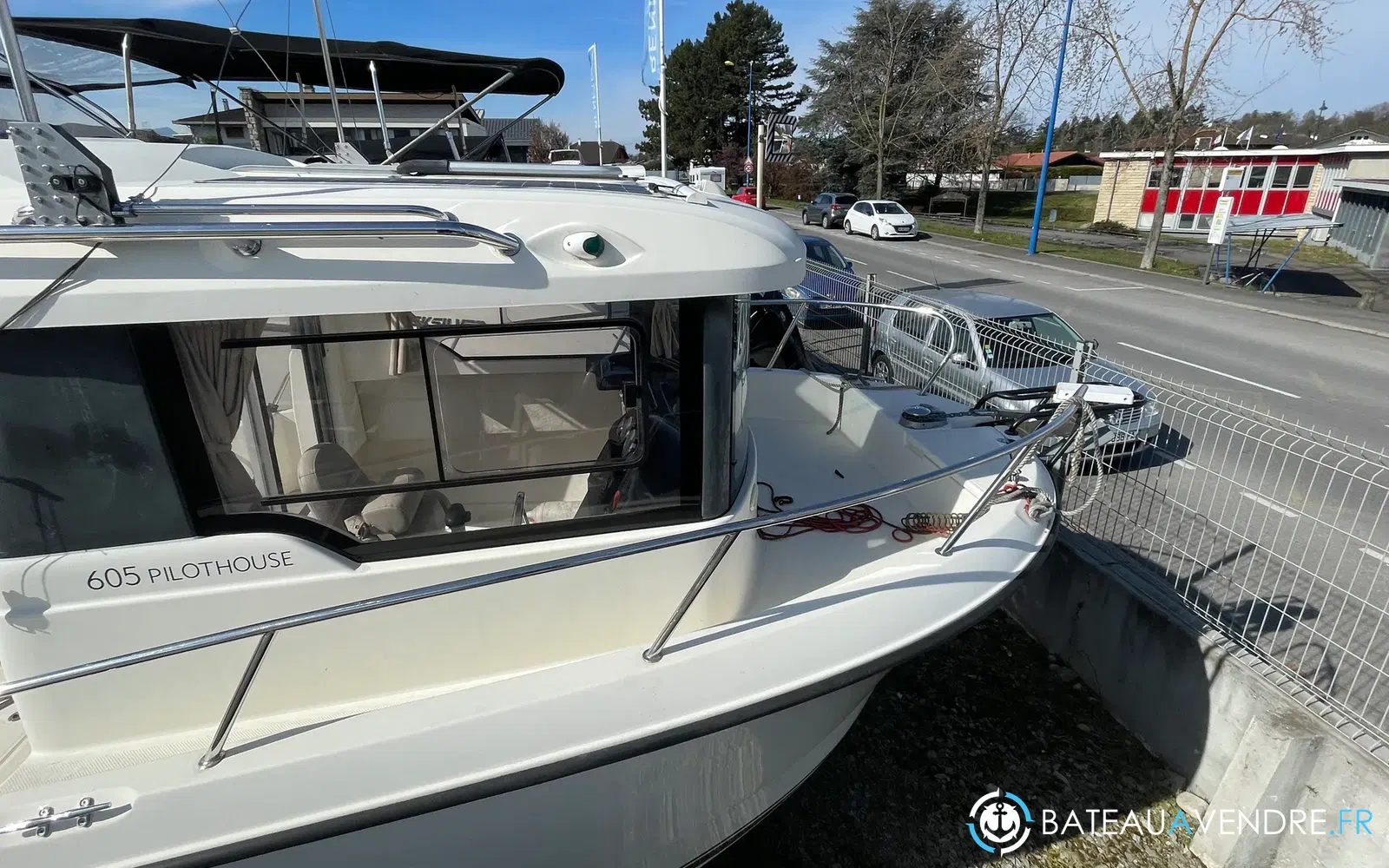 slider 1 Quicksilver Activ 605 Pilothouse