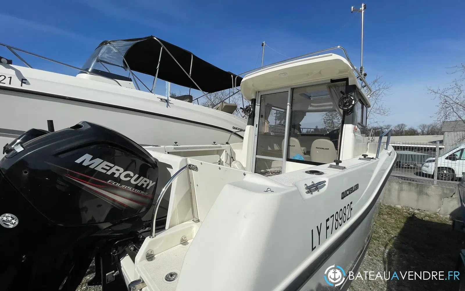 slider 7 Quicksilver Activ 605 Pilothouse