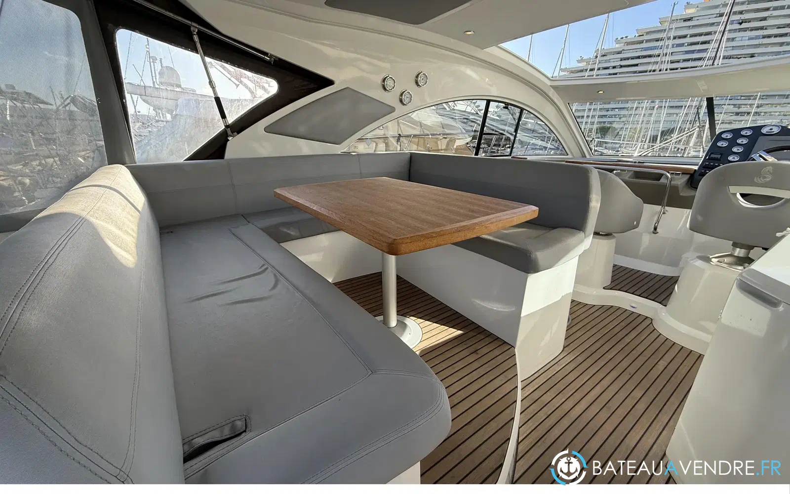 slider 9 Beneteau Flyer Gran Turismo 44