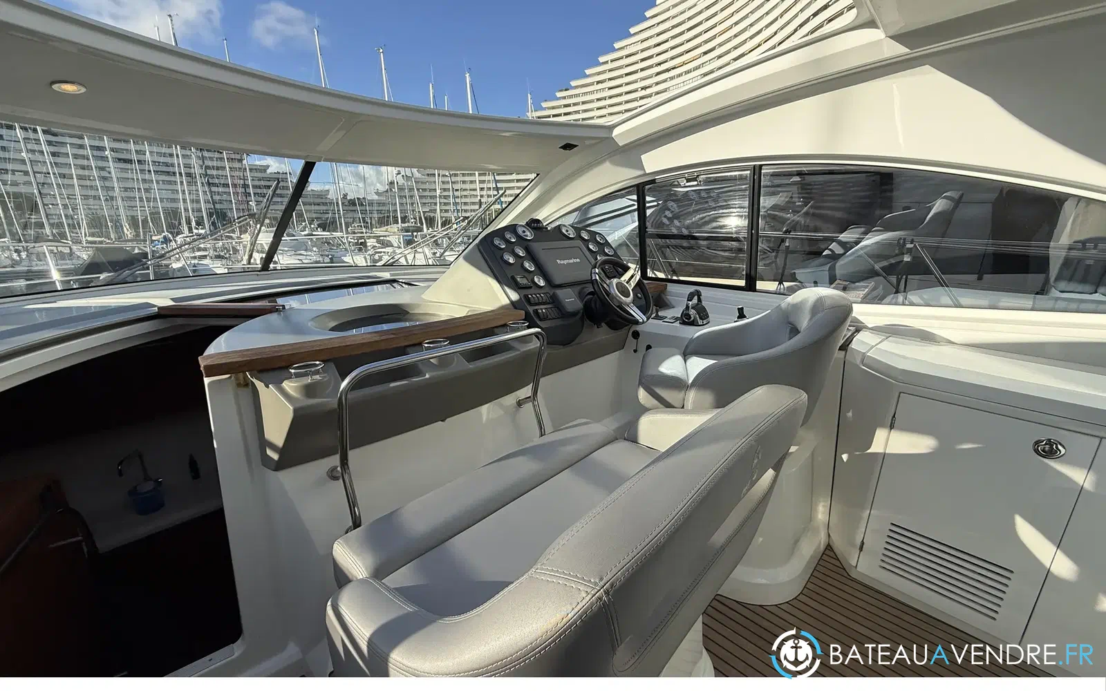 slider 5 Beneteau Flyer Gran Turismo 44