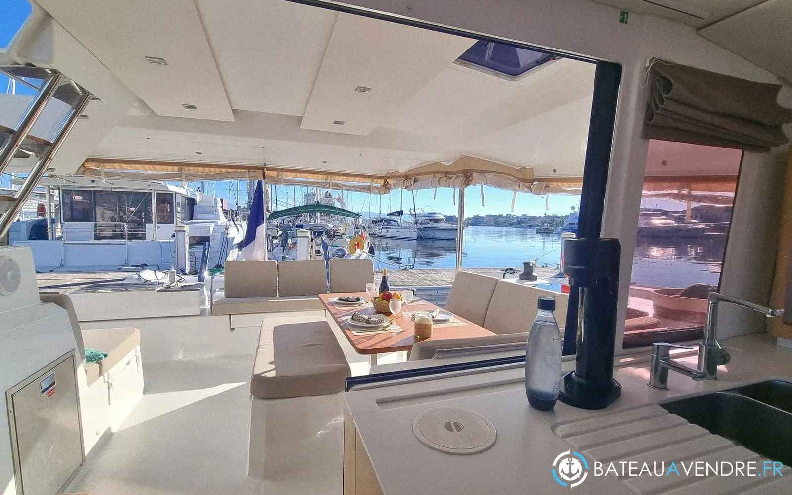 slider 45 Fountaine Pajot Astrea 42