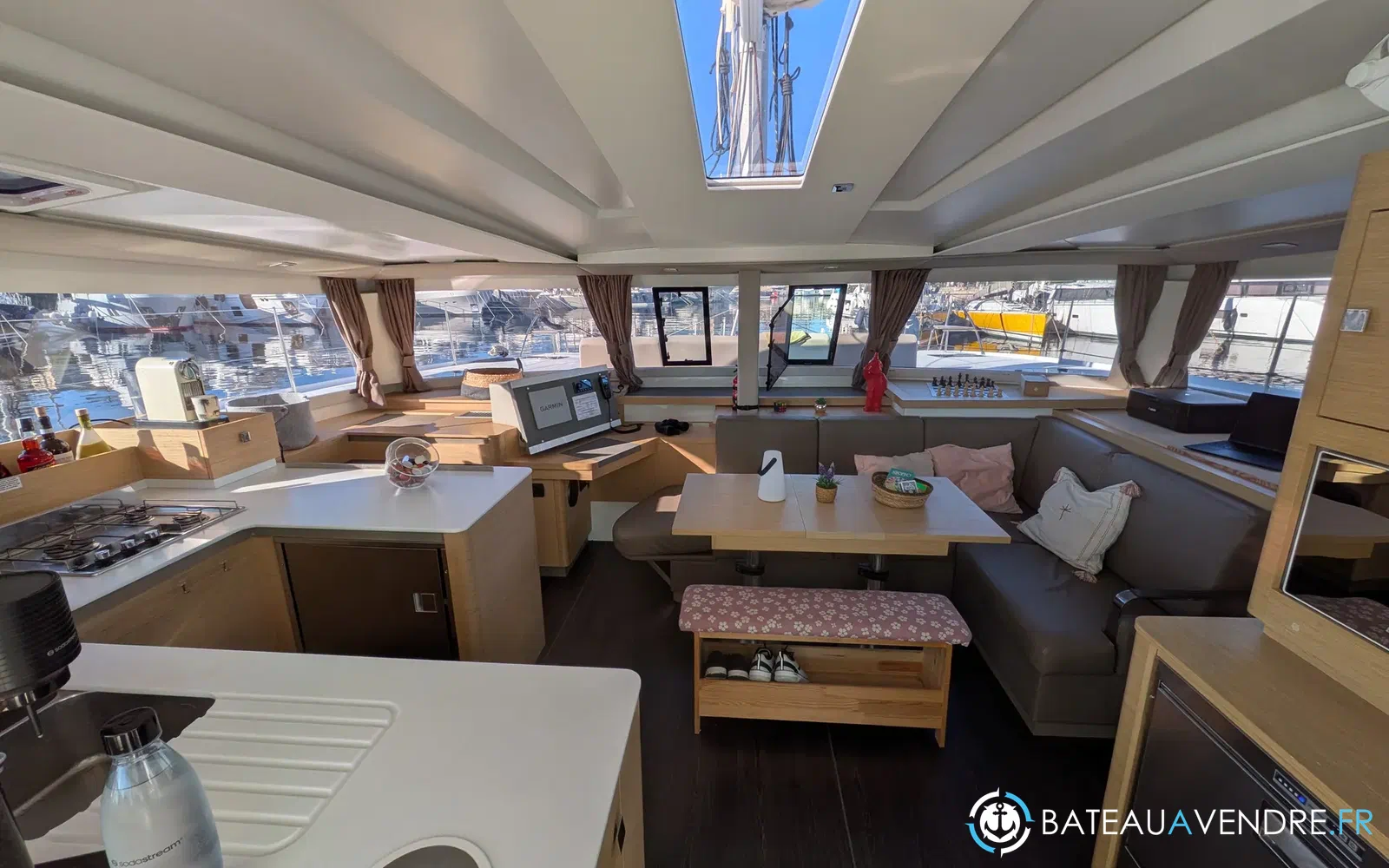 slider 54 Fountaine Pajot Astrea 42