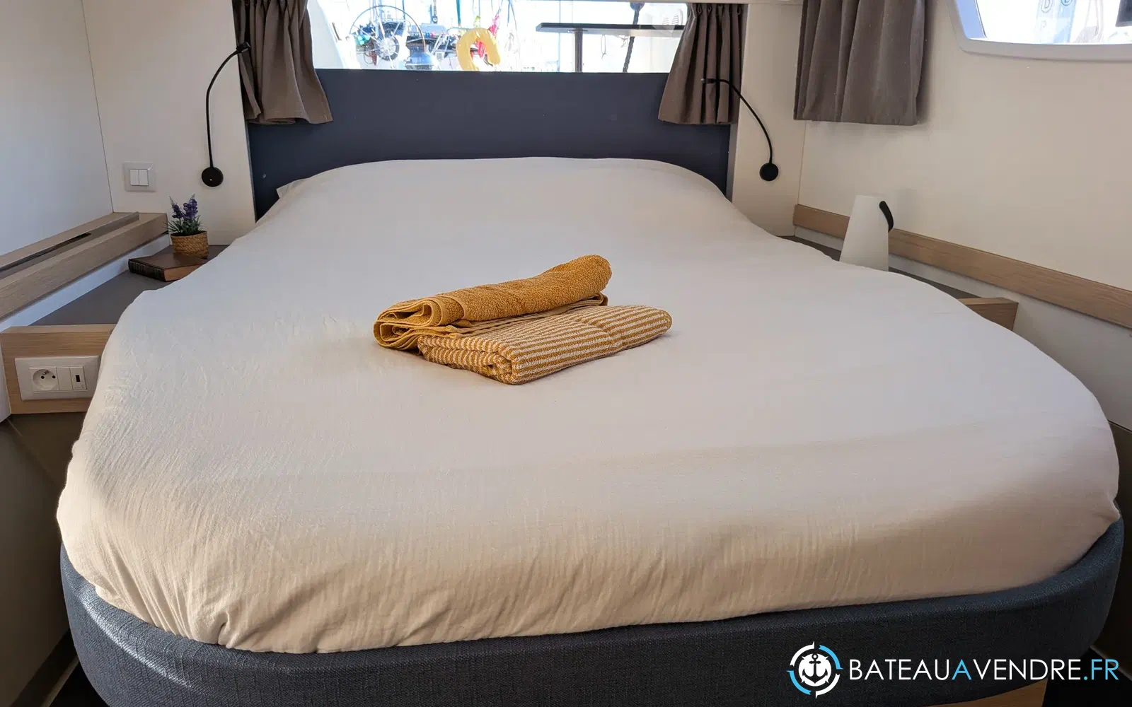 slider 63 Fountaine Pajot Astrea 42