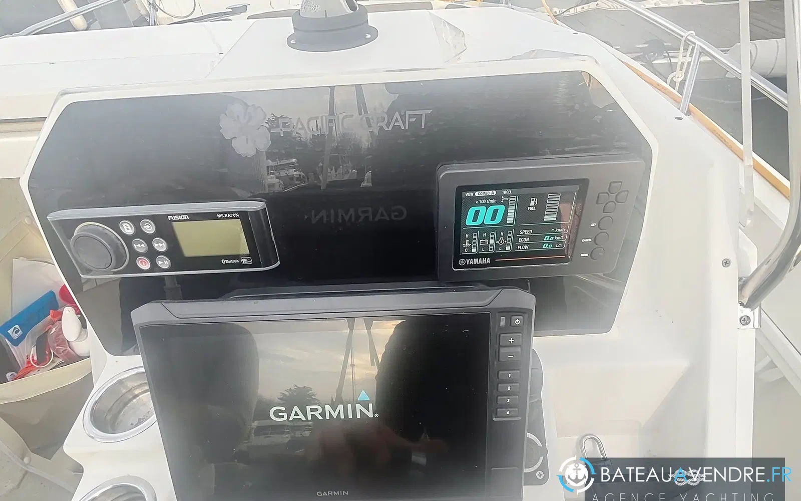 slider 10 Pacific Craft 750 Open