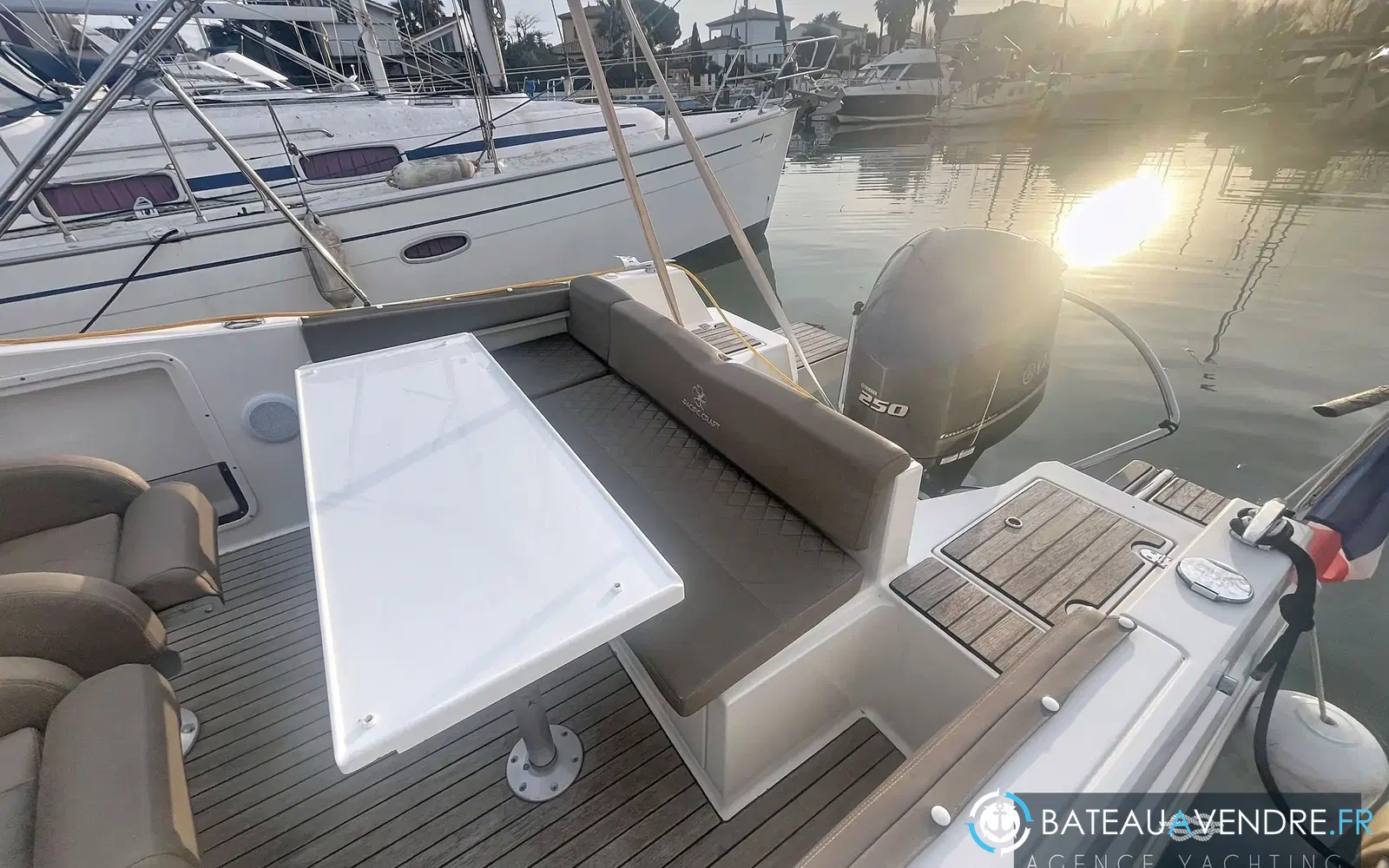 slider 14 Pacific Craft 750 Open