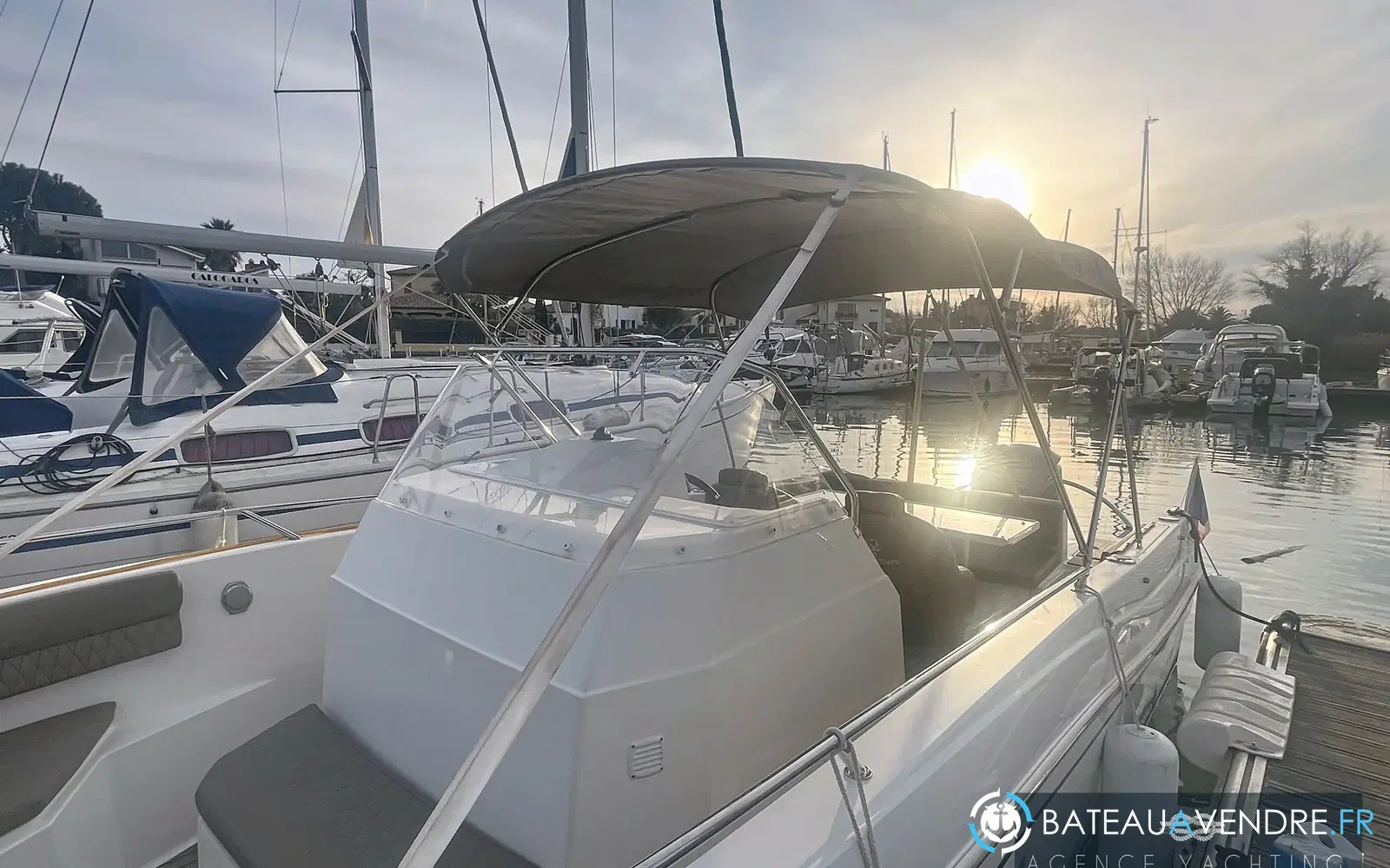 slider 19 Pacific Craft 750 Open