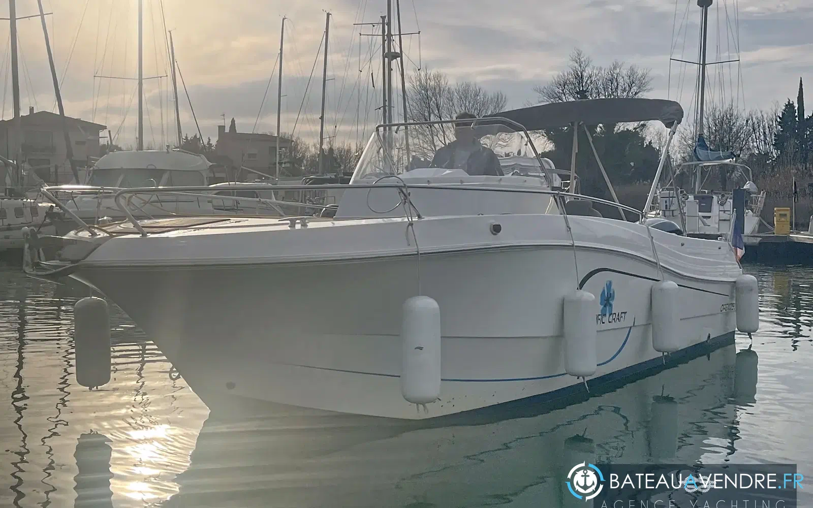 slider 2 Pacific Craft 750 Open