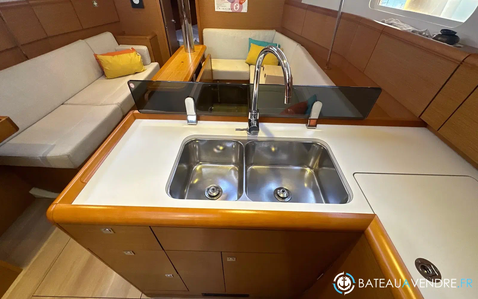 slider 16 Jeanneau Sun Odyssey 379