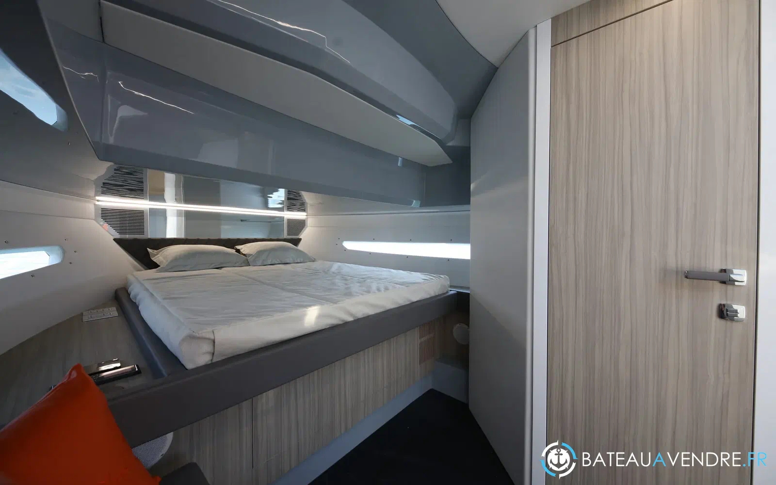 slider 10 Rio Yachts Daytona 35 Bow rider