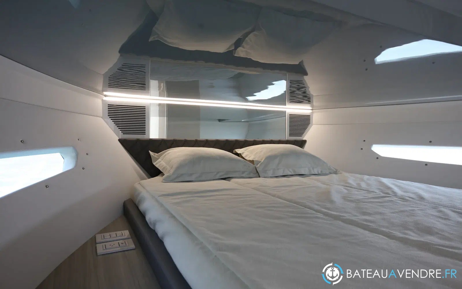 slider 7 Rio Yachts Daytona 35 Bow rider