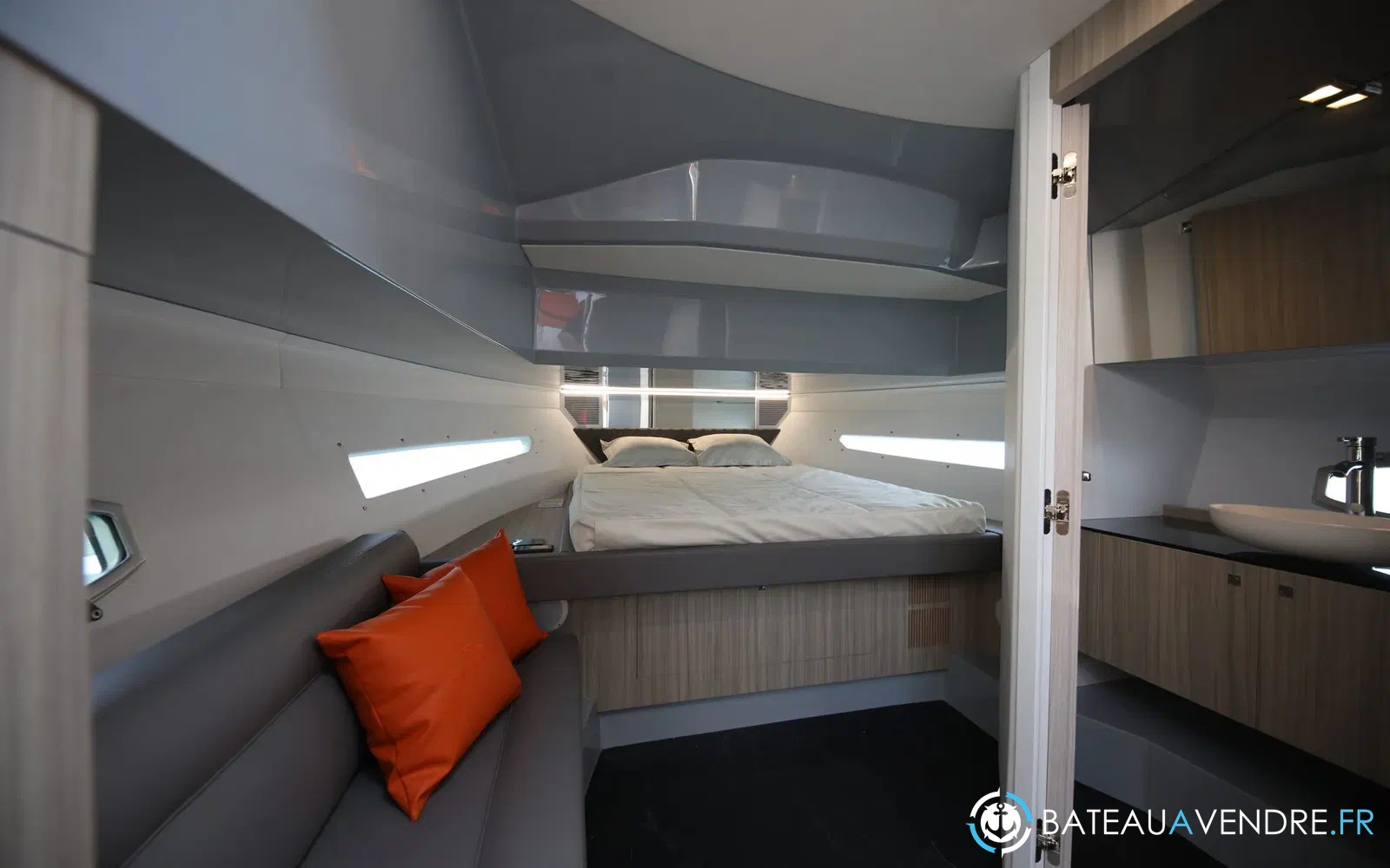 slider 8 Rio Yachts Daytona 35 Bow rider
