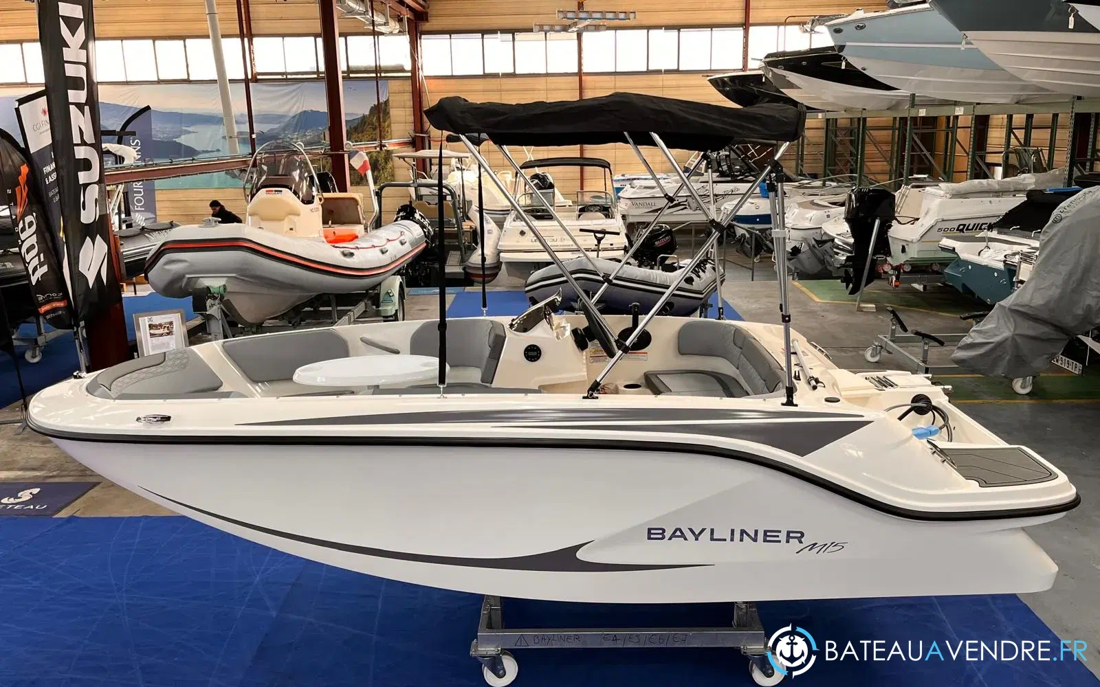 slider 0 Bayliner Element M15