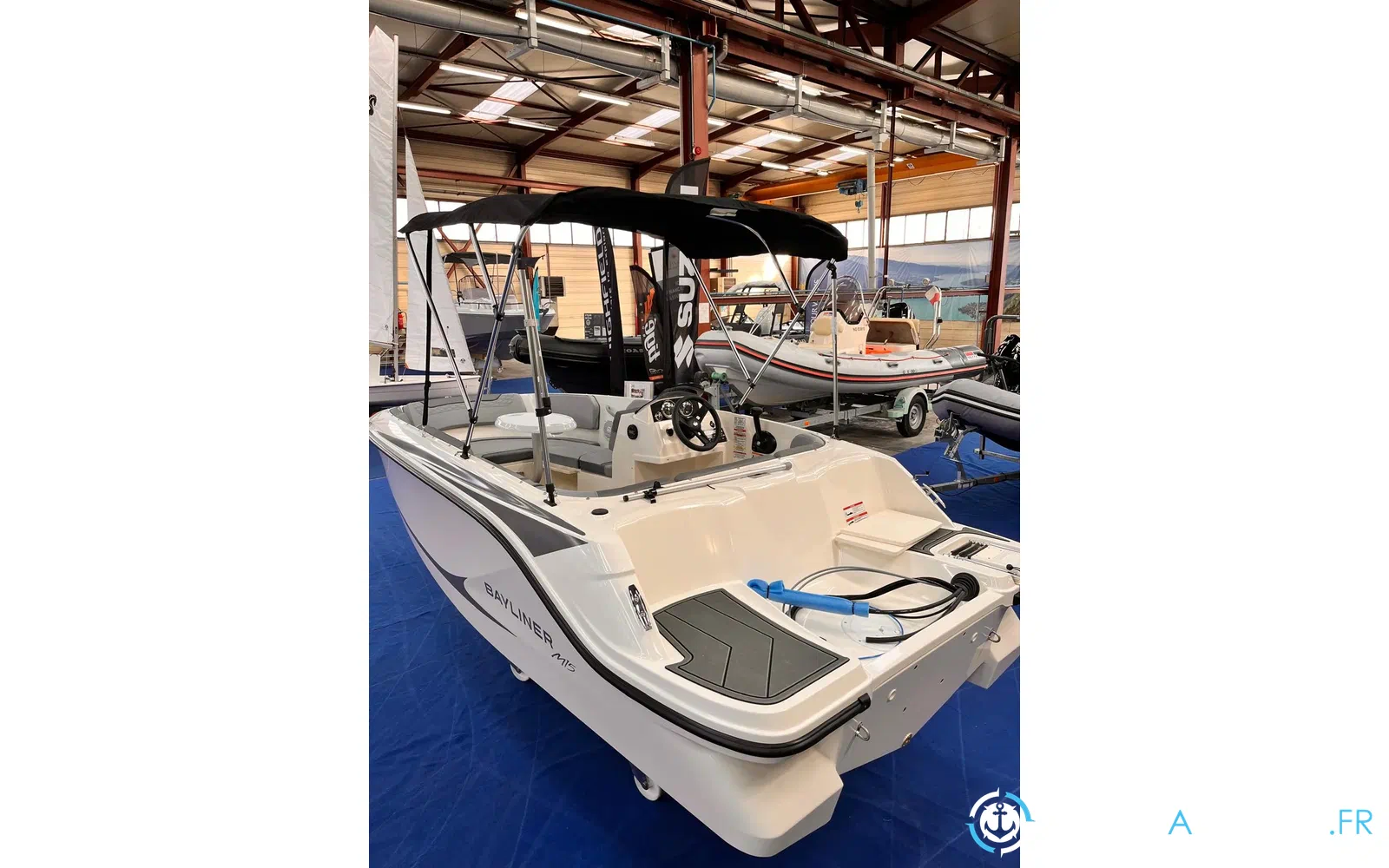 slider 1 Bayliner Element M15