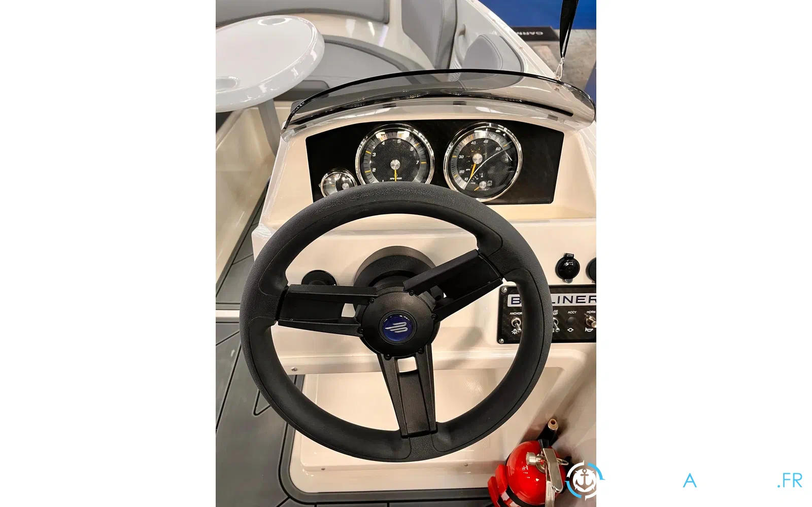 slider 7 Bayliner Element M15
