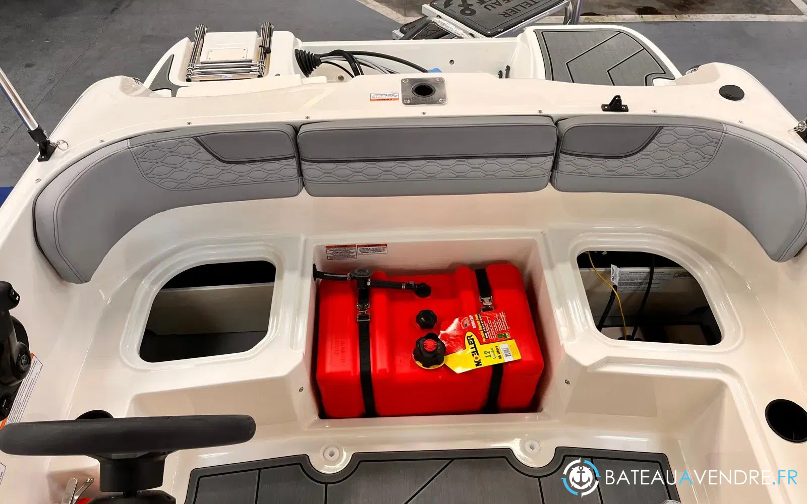 slider 10 Bayliner Element M15
