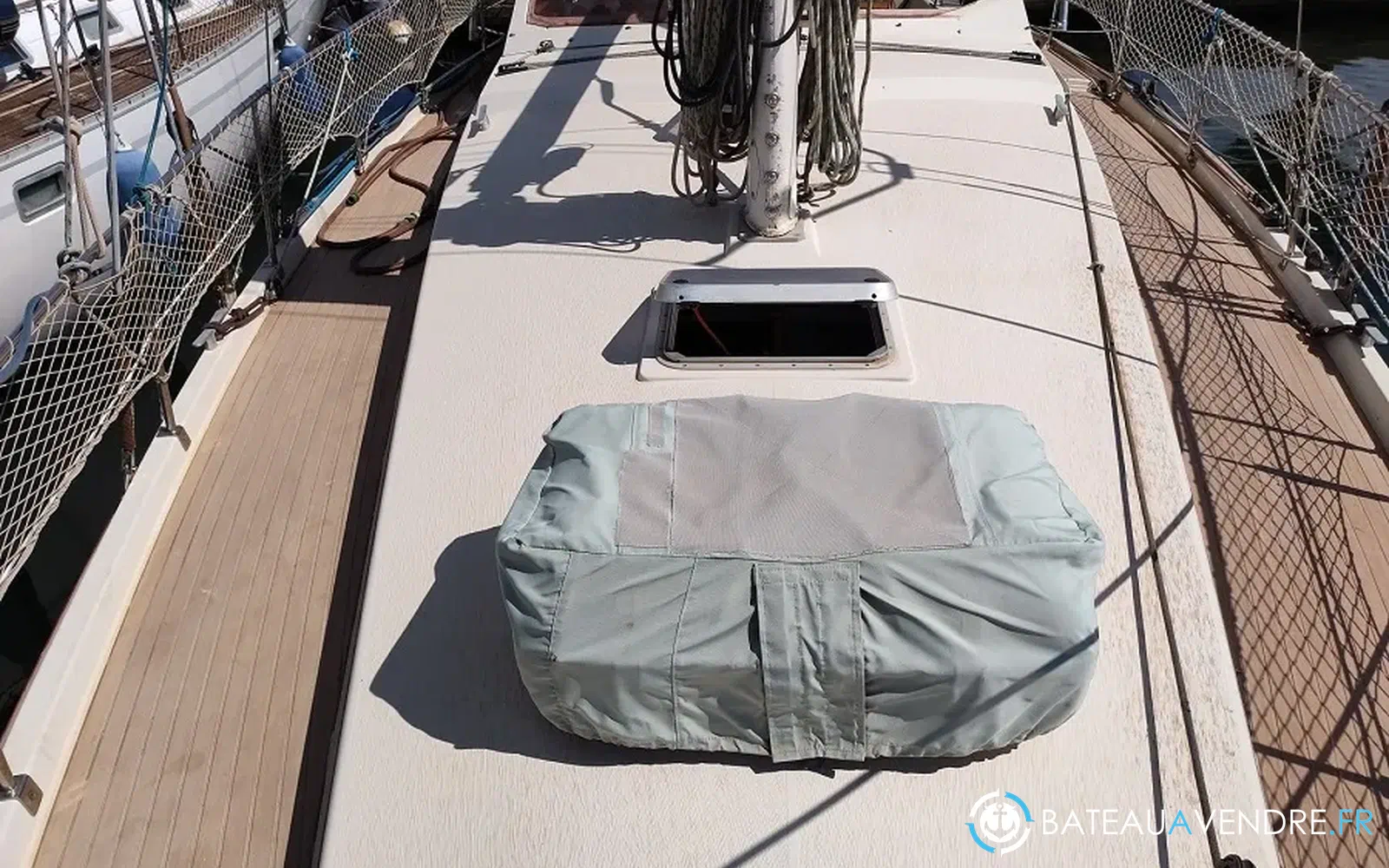 slider 12 Amel Santorin Ketch