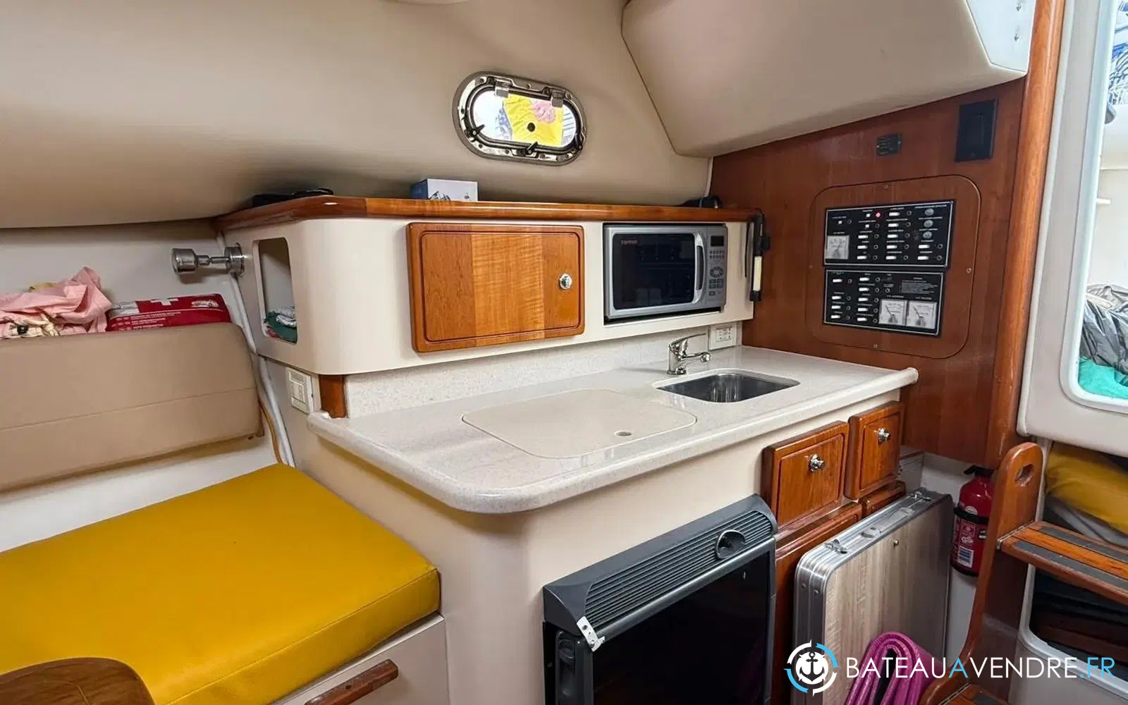 slider 28 Pursuit OS 305