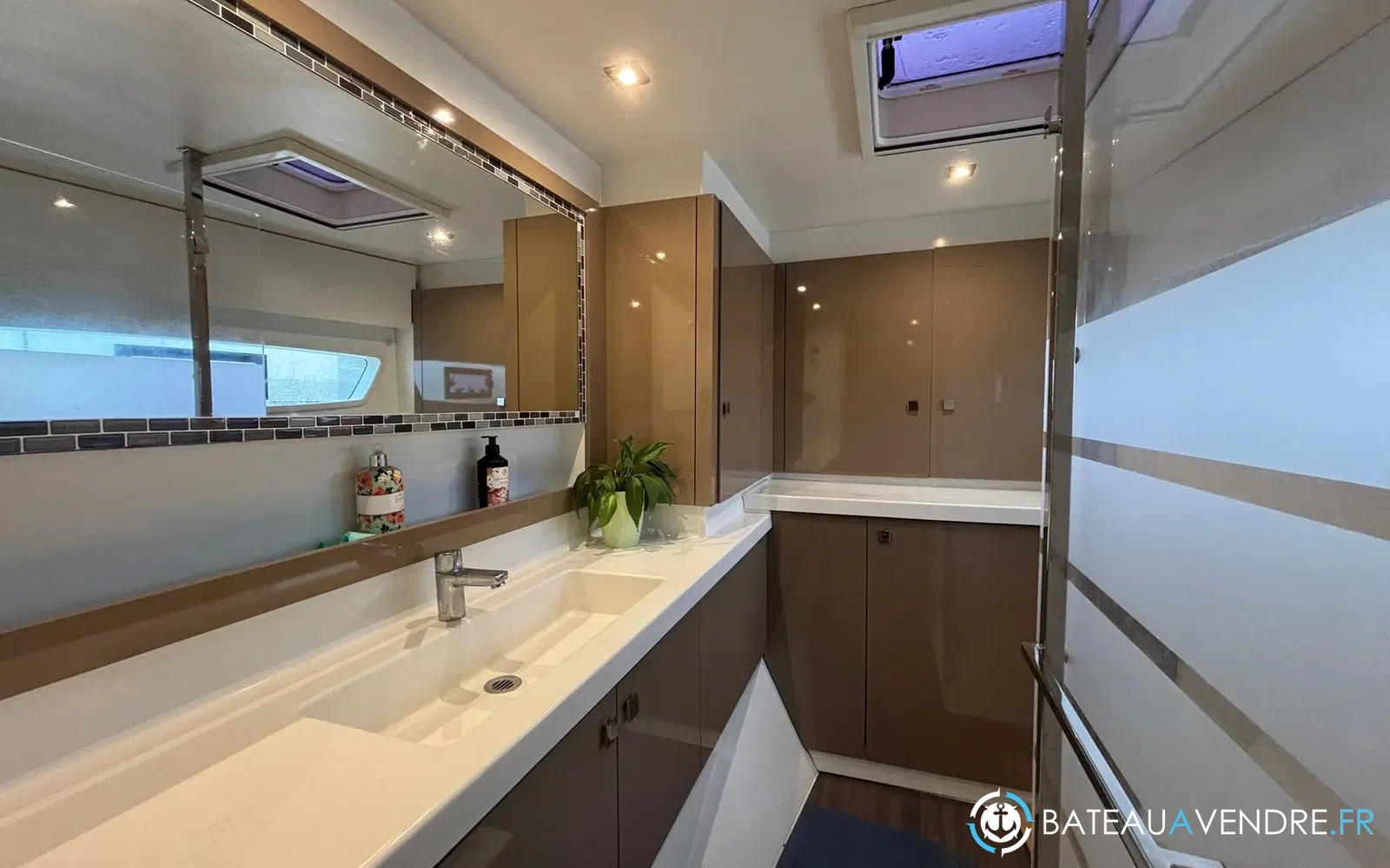 slider 16 Fountaine Pajot Astrea 42