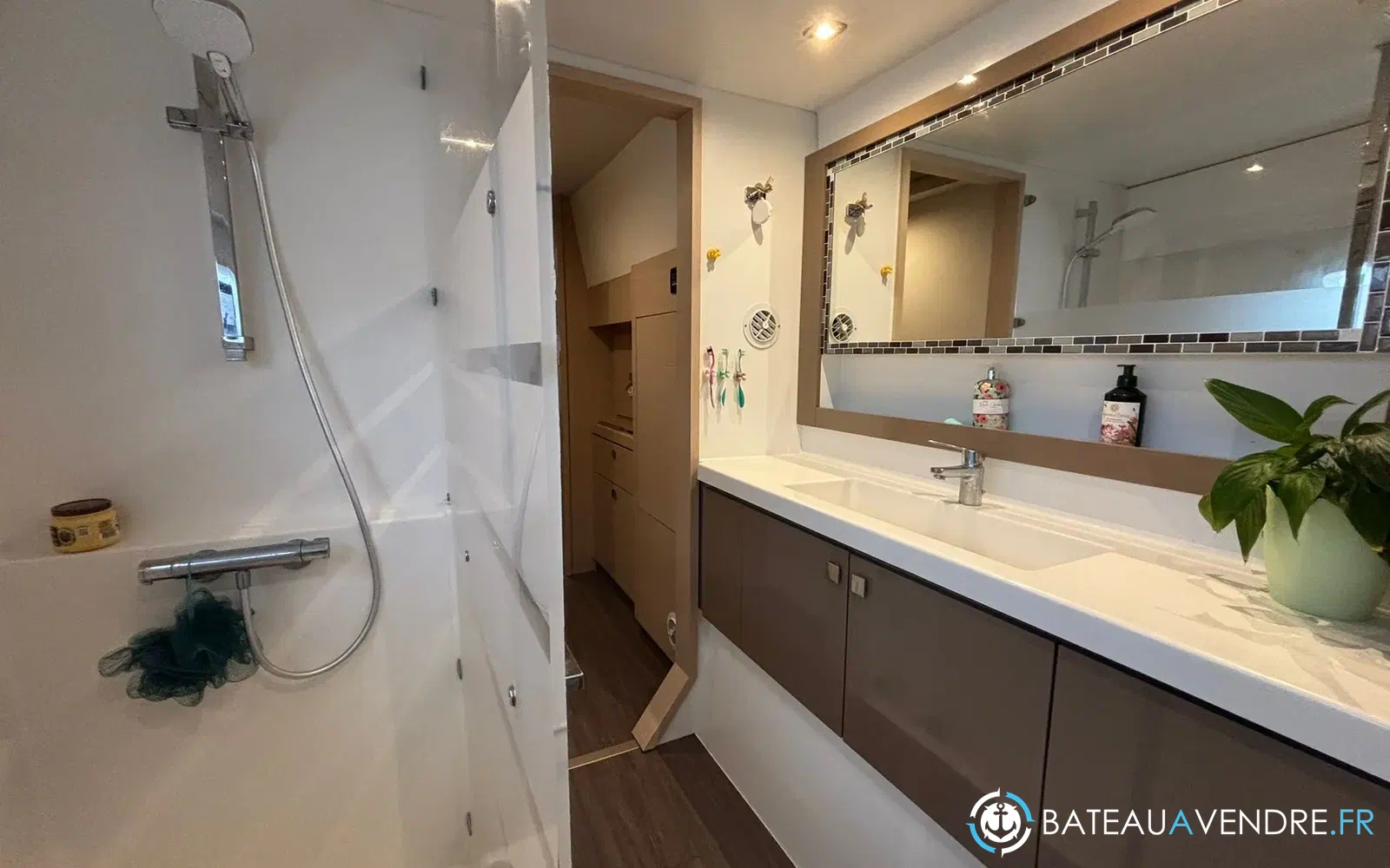 slider 17 Fountaine Pajot Astrea 42
