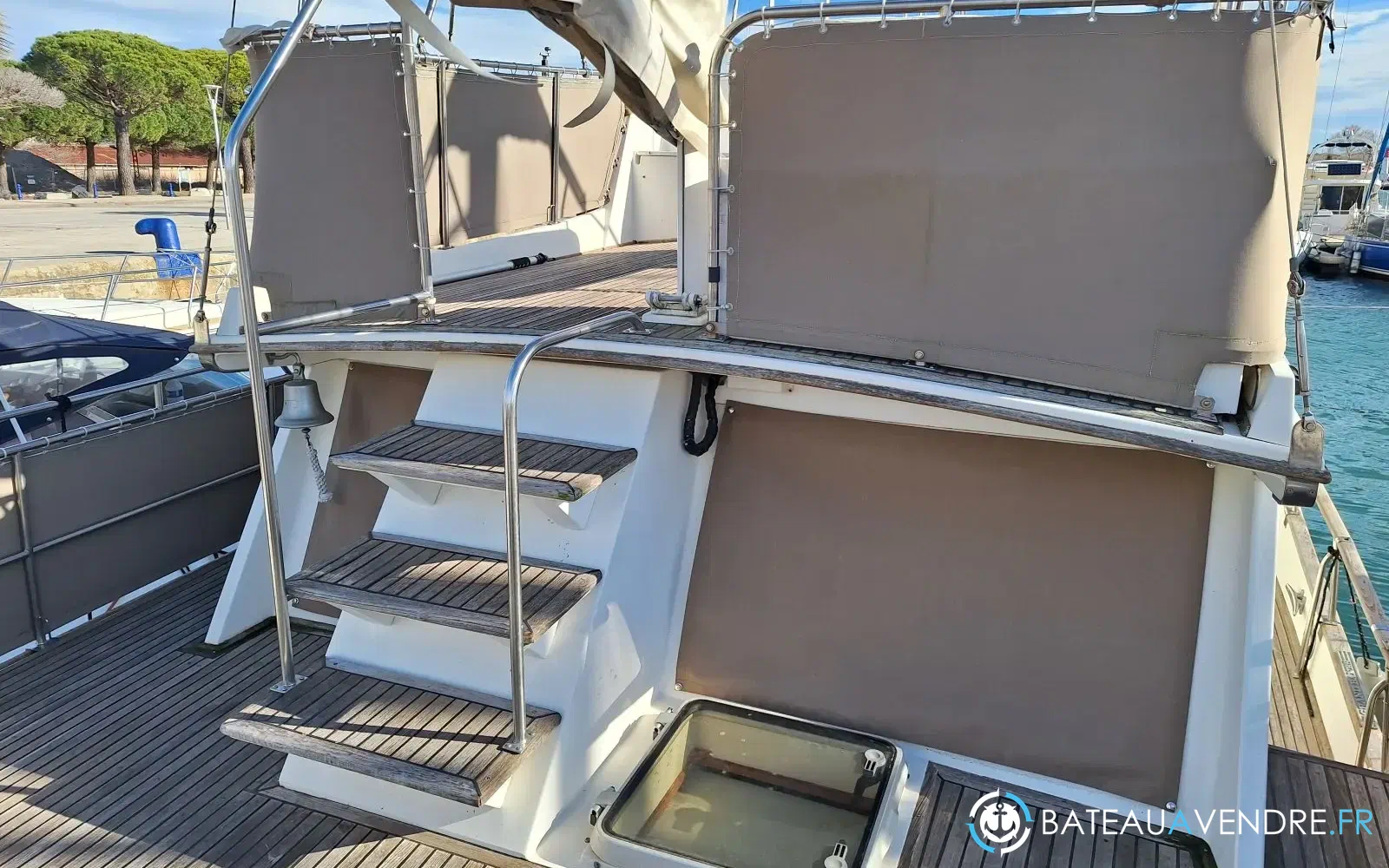 slider 11 Grand Banks 42