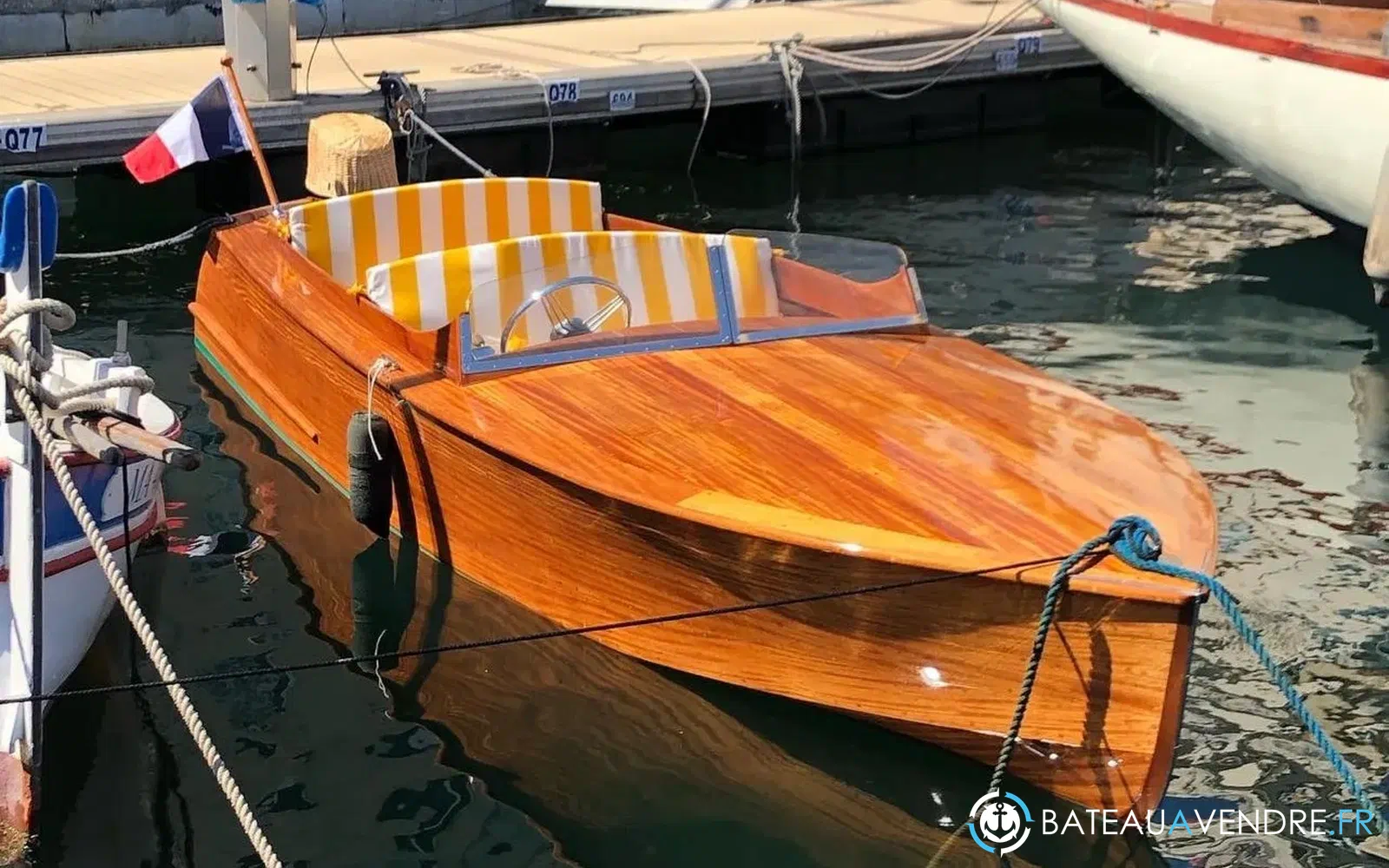 slider 0 Bateau Classique Runabout