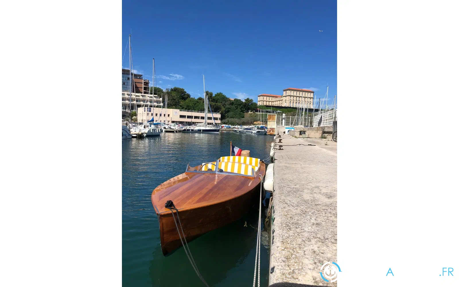 slider 6 Bateau Classique Runabout
