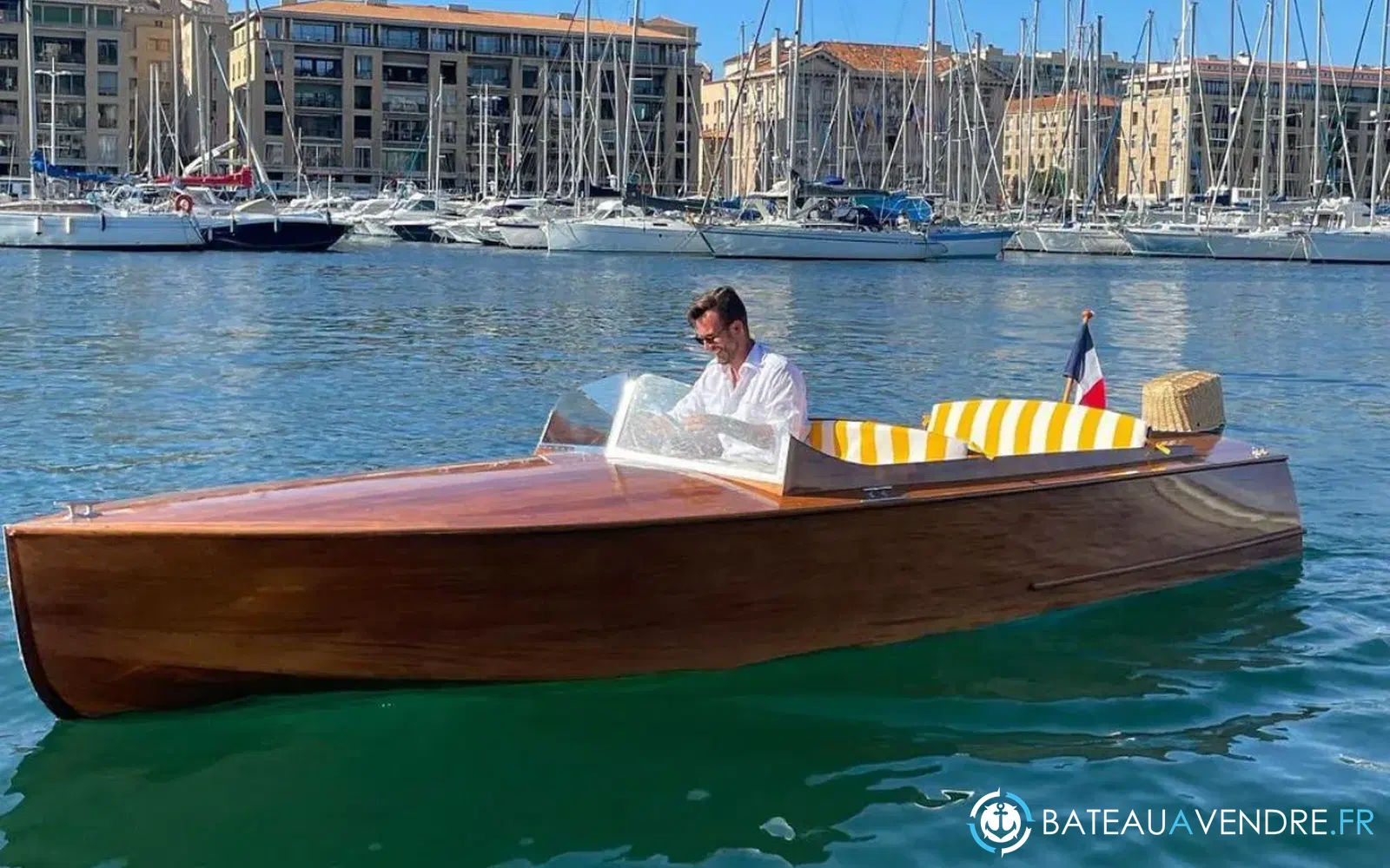slider 8 Bateau Classique Runabout